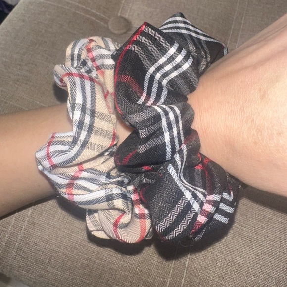 Two piece bundle of scrunchies - Picture 5 of 6